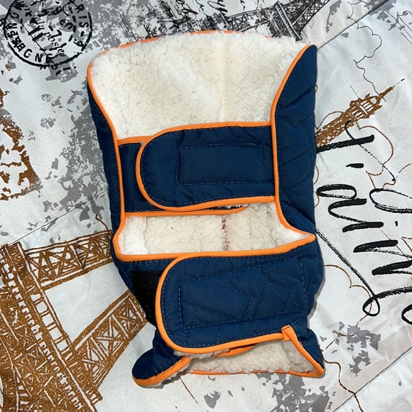 Pet Rain/winter coat w accessible leash hole - Picture 2 of 5